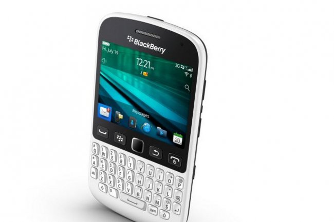 Le smartphone 9720 sous BlackBerry OS 7.1 prsente une touche pour la messagerie BBM. (crdit : IDG NS London)