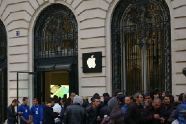 File d'attente  l'Apple Store d'Opra  Paris. Crdit Photo: Peter Sayer IDGNS