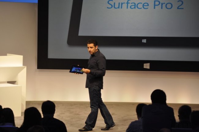 Panos Panay, vice-prsident chez Microsoft, lors dun point presse  New York pour le lancement des tablettes Surface 2