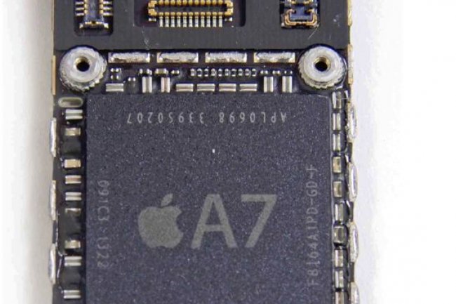 La puce 17 utilisée par Apple dans l'iPhone 5S. (crédit : IFixIT)