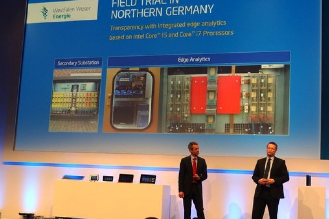 Hannes Schwaderer d'Intel et Detlef Gieselmann de Westfalen Weser Energie sur scène au Cebit 2014. Crédit Peter Sayer/IDG NS