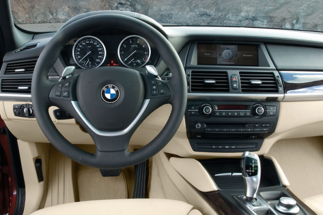 Le logiciel d'analyse prdictive SPSS dIBM permet de combiner et d'analyser des donnes issues des nombreux tests de prototypes de BMW.