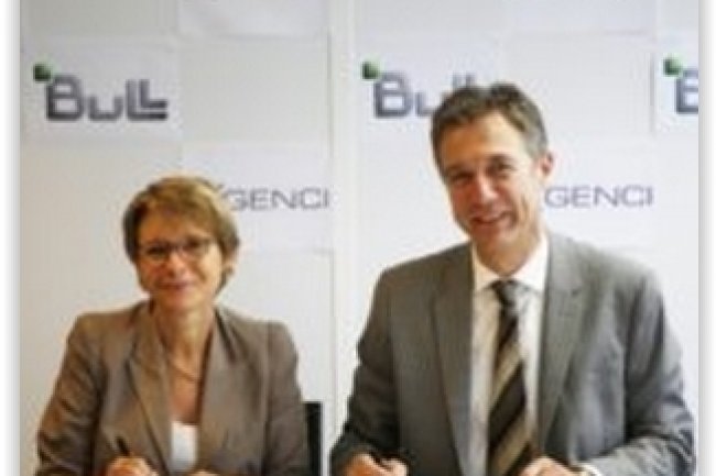 Catherine Rivire, PDG de GENCI, et Philippe Vannier, Prsident-directeur gnral de Bull ont sign le contrat d'acquisition par le GENCI du nouveau supercalculateur Bull. (crdit : D.R.)