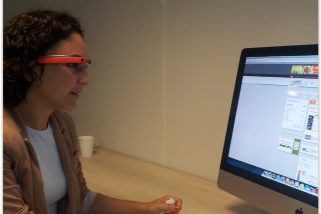 L'assistance aux clients pour réserver un billet en ligne est le premier POC pour Google Glass mis en place par Voyages-SNCF.com. (crédit : LMI)