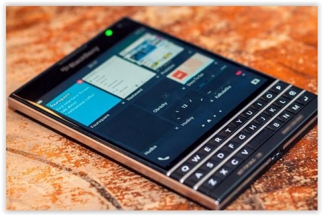 Le BlackBerry Passport est dot d'un cran de 4,5 pouces. (crdit : D.R.)