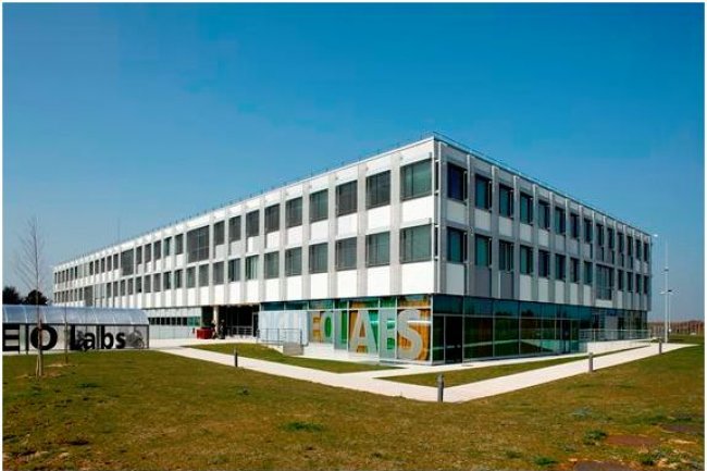 La Maison de la simulation dispose dans l'immeuble Digiteo Labs du CEA d'une salle de formation et d'un mur d'images qui figure parmi les plus grands en Europe. (crédit : MDLS)