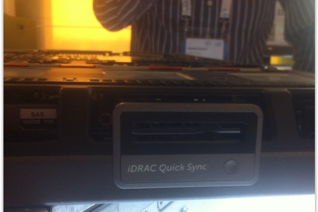 La fonctionnalit iDrac Quick Synch disponible dans la 8e version du systme dadministration serveur de Dell permet de configurer et de grer ses infrastructures via un mobile ou une tablette en NFC 4.4. (crdit : D.R.)