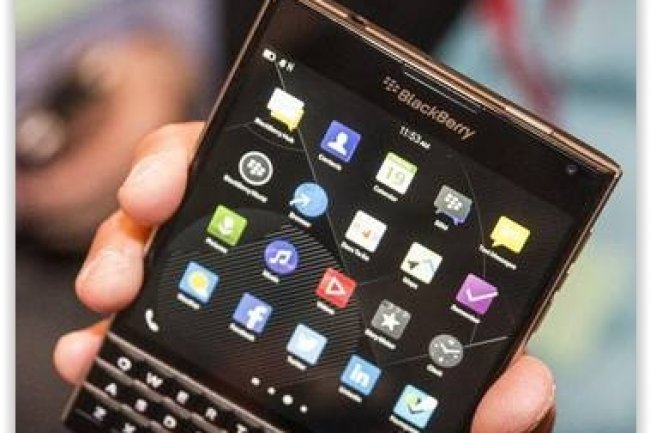 L'autonomie annoncée en utilisation du Blackberry Passport est de 36 heures. (crédit : D.R.)