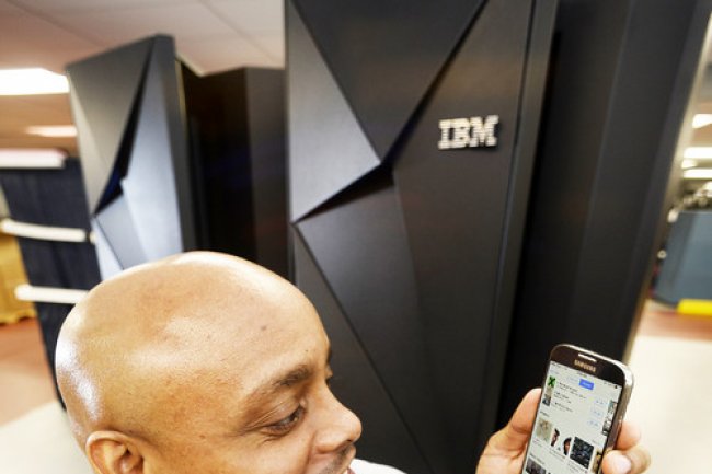 Le mainframe IBM z13 a t conu pour le traitement des transactions mobiles.