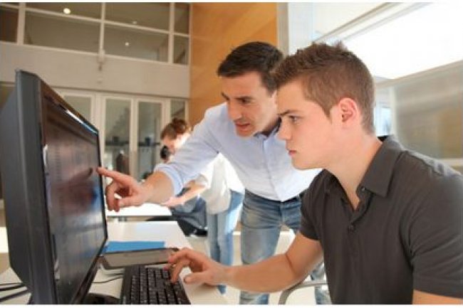 La formation Informatique et applications en alternance de l’ESIEE forme les étudiants à la gestion de projets, au développement logiciel et à la maîtrise des technologies graphiques. (crédit : D.R.)