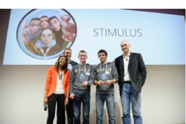 L'quipe Stimulus a remport le 1er prix de la catgorie internationale Innovation avec un simulateur de jeux lors de la finale franaise d'Image Cup 2015. (crdit : D.R.)