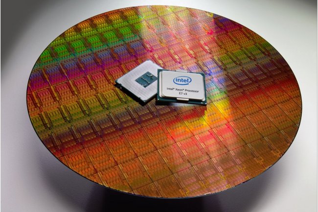 Grav en 22 nm, le Xeon E7 v3 d'Intel intgre 5,7 milliards de transistors. (crdit : Intel / cliquer pour agrandir l'image)