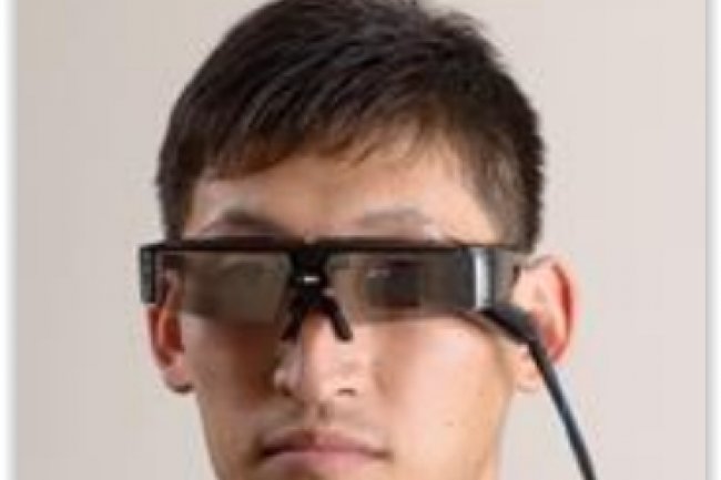 Le prototype de lunettes connectes intgrant l'imagerie laser rtinienne prsent en mars dernier par QD Laser. (crdit : D.R.)