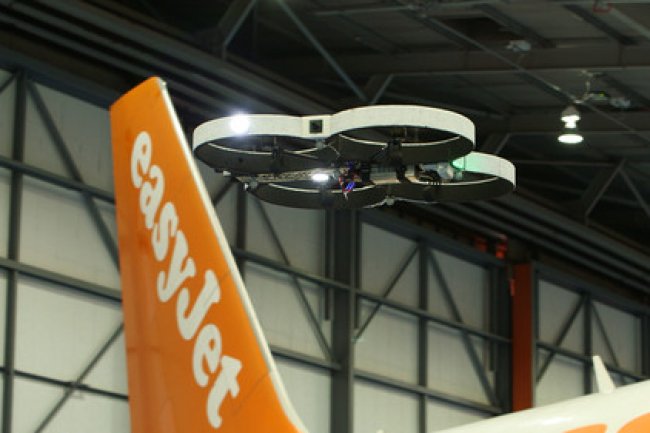 L'usage de drones va permettre  EasyJet d'acclrer l'inspection de ses avions au sol. (crdit  : D.R.)