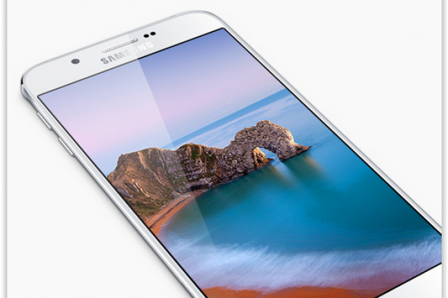 Le Galaxy A8 est le smartphone le plus fin lanc par Samsung. (crdit : D.R.)