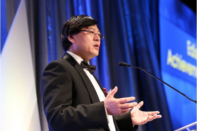Yang Yuanging, CEO de Lenovo, veut rduire le cycle de dveloppement de ses produits mobiles, celui des Moto G et Moto X, notamment, nest pas comptitif, a-t-il dclar. (ci-dessus, lors d'une intervention en mai 2014) Crdit : D.R.