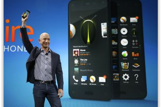 Annonc en grande pompe en juin 2014 par le CEO d'Amazon Jeff Bezos, le Fire Phone a tourn au fiasco industriel. (crdit : D.R.)