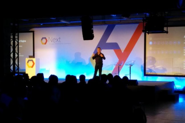 Greg DeMichillie, directeur produit management de Google Cloud Platform, lors de l'dition parisienne de la confrence Next. (Crdit D.R)
