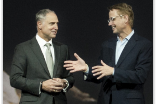 Bob Picciano (vice-président senior d'IBM) et le CEO de The Weather Company sur scène à Las Vegas à l'occasion de la conférence Insights 2015. (crédit : D.R.) 