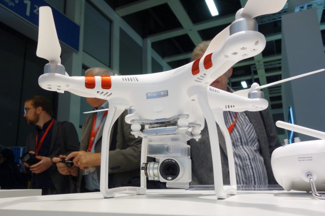 Amazon et Google ont t appels  participer  la task force du gouvernement amricain afin de rflchir  un systme permettant denregistrer et didentifier des drones. Crdit: D.R.