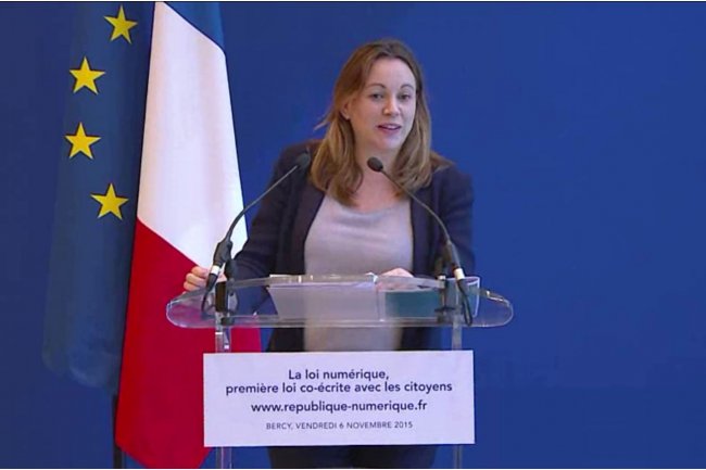 Axelle Lemaire, secrétaire d'Etat chargée du Numérique, présente le projet de texte de loi modifié à la suite de la consultation publique. (crédit : D.R.)