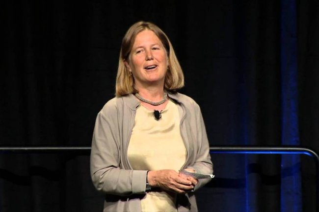 Diane Greene sur scène la conférence Google I / O en 2013.