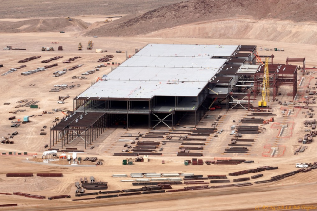 L'usine de Tesla près de Reno représente une surface totale de 930 000 m2.