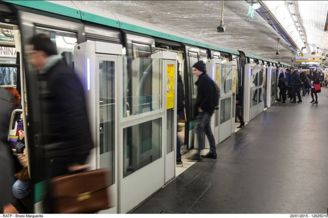 Des milliers d'usagers de la Ligne 1 du métro parisien ont vu leur trajet perturbé vendredi dernier, certains étant restés bloqués de 1 à 2 h dans les rames. (crédit : RATP/Bruno Marguerite)