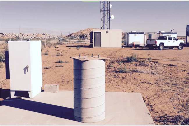 Le projet Skybender de Google s'appuie sur des émetteurs-récepteurs d'ondes millimétriques comme ici sur le centre des opérations Spaceport au Nouveau Mexique. (crédit : New Mexico Spaceport Authority)