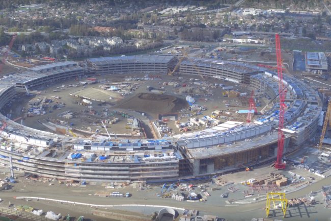 Apple a racheté des terrains à HP pour batir son nouveau quartier général à Cupertino conçu par Norman Foster.