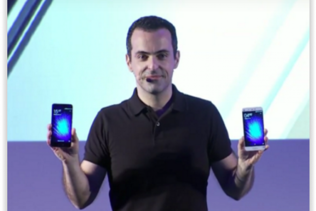 Le vice-prsident de Xiaomi, Hugo Barra, au Mobile World Congress 2016 prsentent les derniers modles Mi5 du fabricant chinois. (crdit : D.R.)