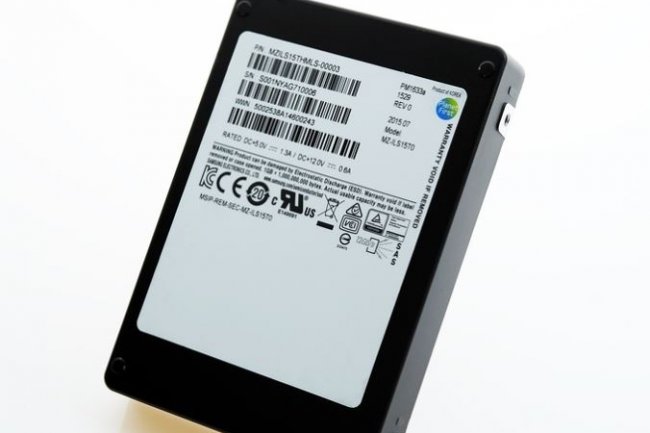 Avec le SSD  PM1633a, Samsung a log 15,36 To de mmoire flash dans 2,5 pouces. (crdit : D.R.)