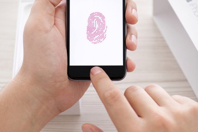 Pour accéder à des informations nécessaires à une enquête, les autorités américaines veulent obliger un suspect à apposer son empreinte digitale pour débloquer un iPhone. (Crédit : D.R.)