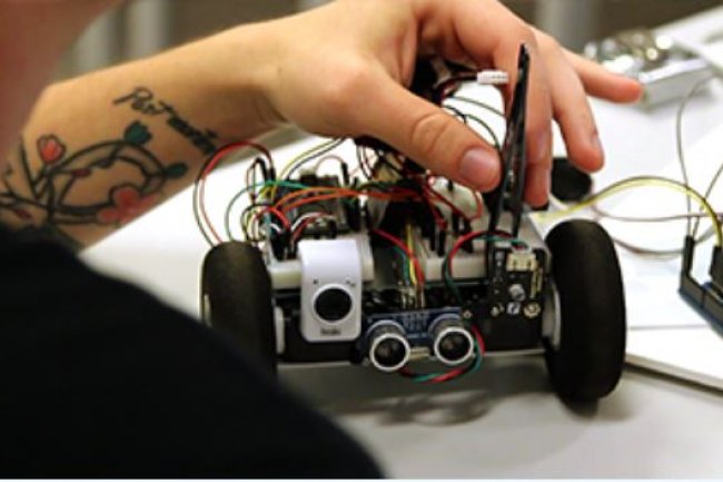 Les participants au 4me hackathon organis par Supinfo Lyon auront 24 heures pour dvelopper des applications spcifiques  la robotique . Crdit: D.R.