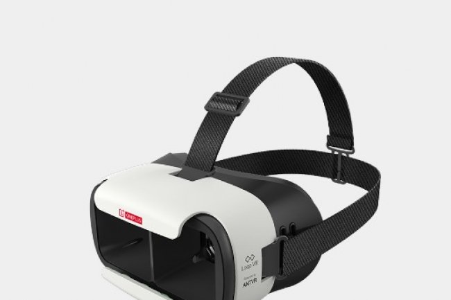 Peu de casques VR taient proposs pour assister au lancement virtuel du OnePlus 3, reste les bonnes vieilles lunettes en carton de l'anne dernire.