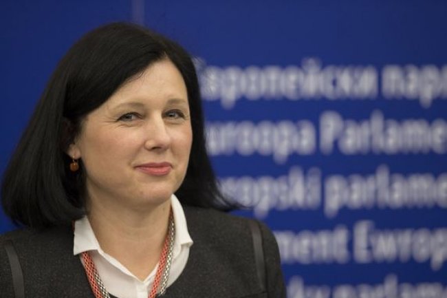 Vĕra Jourová, Commissaire européenne chargée de la Justice, des consommateurs et de l’égalité des genres, lors d'une session du Parlement européen en janvier 2016. (crédit : UE)