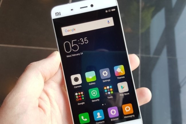 Le Xiaomi Mi5 montr au Mobile World Congress de Barcelone en fvrier dernier. (crdit : Martyn Williams)