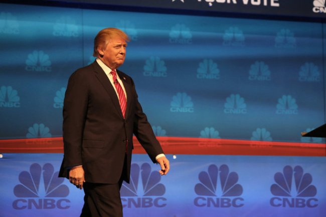 Donald Trump sur la scène du débat présidentiel républicain organisé parCNBC à Boulder dans le Colorado, le 28 octobre dernier.