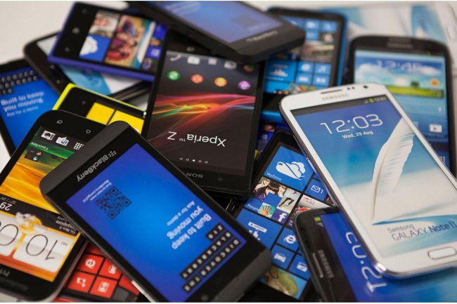 Smartphones : ventes ralenties dans l'attente des nouveauts
