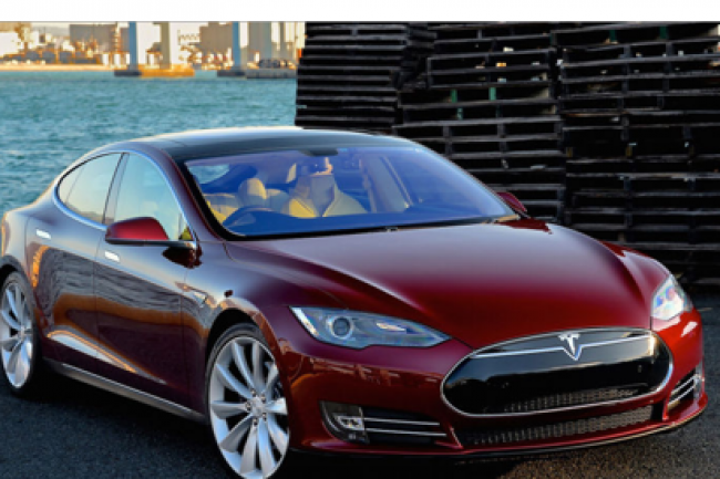 La Tesla S P100D dispose d'une autonomie accrue lui permettant de rouler jusqu'à 613 km sans recharger sa batterie. (crédit : D.R.)