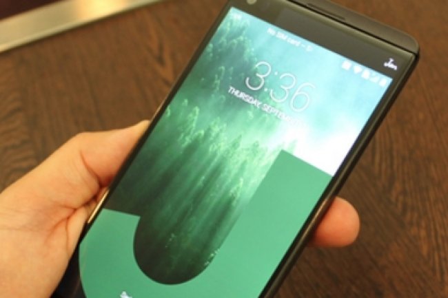 Le tarif du V20, dernier smartphone haut de gamme signé LG, n'a pas été dévoilé mais devrait être à la hauteur de ses impressionnantes caractéristiques techniques. (crédit : Jon Philips)