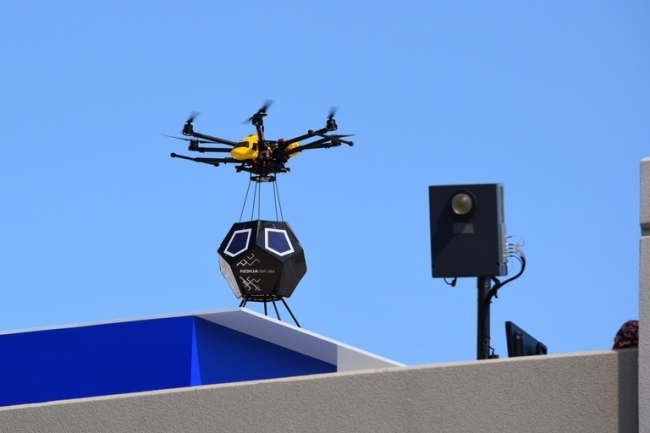 Nokia a ralis une dmonstration de livraison par drone de sa cellule F-Cell LTE sur son immeuble dans la Silicon Valley. (crdit : Nokia)