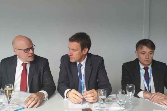 De gauche à droite : Claude Molly-Mitton (président USF), Marc Genevois (PDG de SAP France) et Patrick Geai (vice-président USF) ont commenté pour la presse l’étude de satisfaction des clients vis-à-vis de SAP.