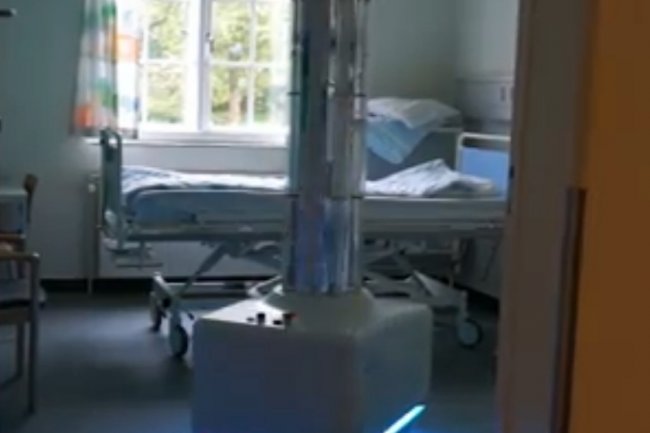 Le robot développé par Blue Ocean Robotics capable de désinfecter les chambres est testé dans des hôpitaux danois. (crédit : Blue Ocean Robotics)