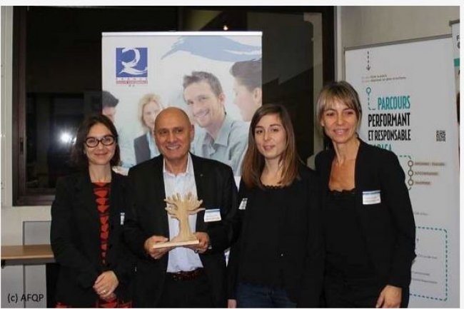 Pour son projet, lquipe de la Mairie de Sanary-sur-Mer a reu le Prix rgional des Bonnes Pratiques Qualit Performance dans la Catgorie Public et Associations en mars 2016.