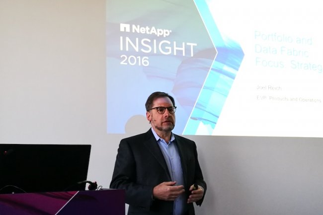 Joel Reich (vice-prsident excutif en charge des produits et des oprations chez NetApp) lors de lvnement Insight  Berlin pousse la roadmap avec Data Fabric pour rconcilier les plateformes de stockage Ontap et SolidFire .
