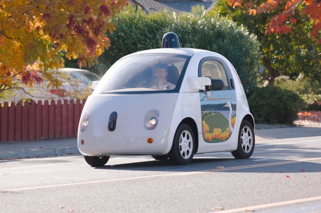 Si Google annonce que son projet voitures autonomes est arrivé à son terme, il ne lancera pas de service de transport avant 3 ans.