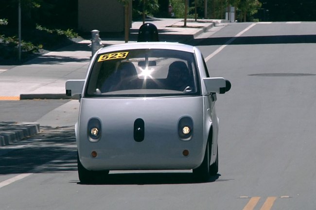 Un véhicule sans conducteur de Google circulant dans les rues de Mountain View, Californie, près du siège de l’entreprise, le 29 juin 2015. (crédit : Martyn Williams/IDGNS)