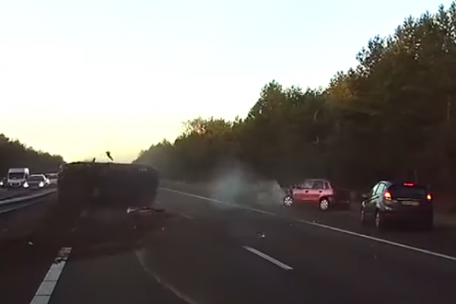 La fonction autopilot d'une Tesla Model X a dtect la survenue imminente d'un crash et activ son systme de freinage avant le conducteur. (crdit : D.R.)