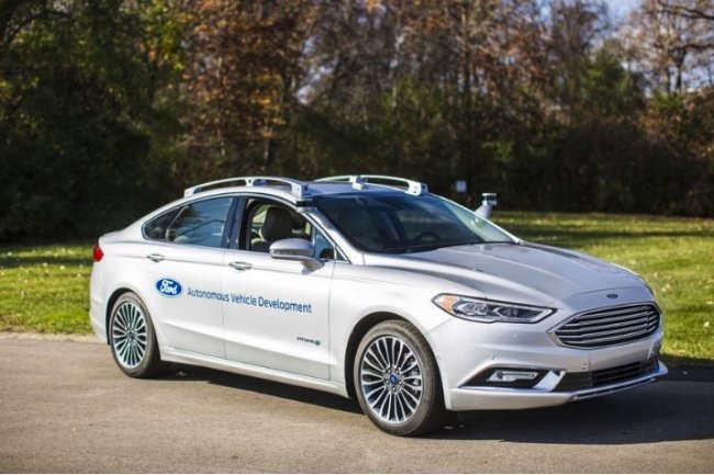 Au prochain CES, Ford compte prsenter des Ford Mondeo autonome avec des capteurs mieux intgrs  la carrosserie. (Crdit Ford)